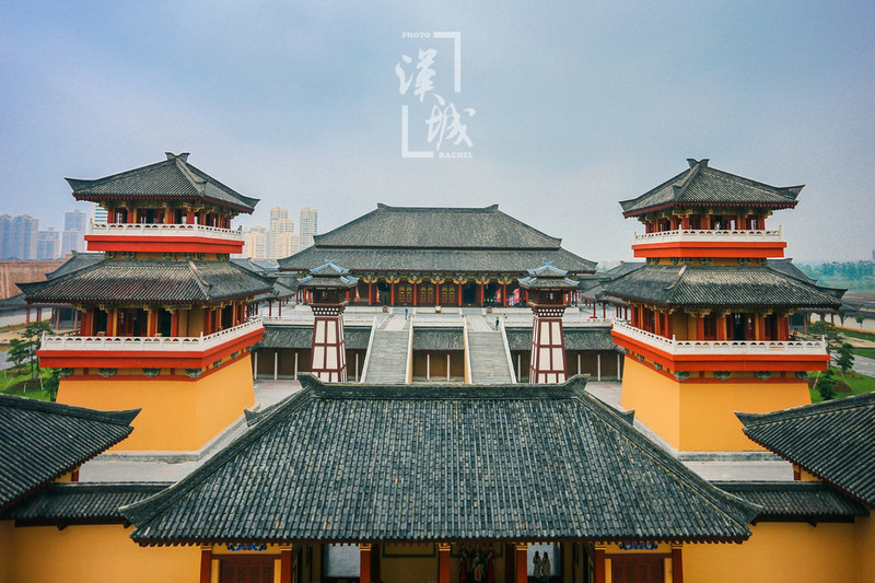 中国汉城位于湖北省襄阳市枣阳市,是一个集汉代建筑精华与古典园林