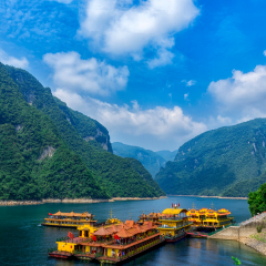 Qingjiang Gallery under the blue sky and white clouds, cruise ferry