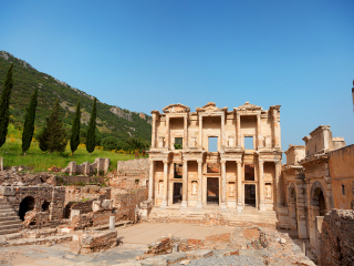 塞尔苏斯图书馆