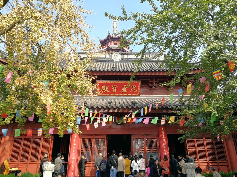 与绝大多数寺庙建筑格局相似,寺内建有大雄宝殿,观音楼,天王殿,药师