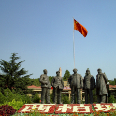 西柏坡纪念馆景区——五位领导人铜铸像