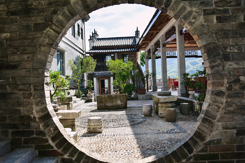 一对父子5000万造了5栋民宿,还原了儿时梦想中的幕阜山居图