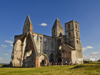 Zsambek Monestery Ruins