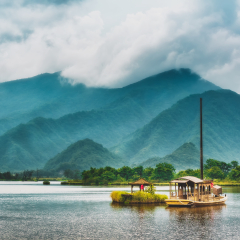 Paintings in the Great Nine Lakes of Shenlongjia
