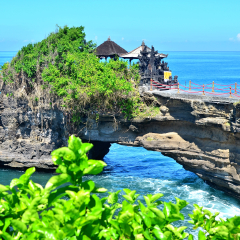 Tanah Lot, Batu Bolong, Bali, Indonesia epic scene