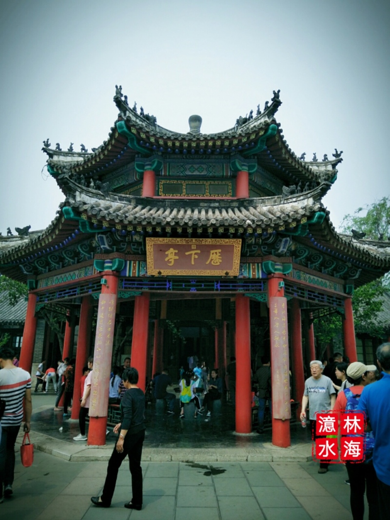 四面荷花三面柳一城山色半城湖济南