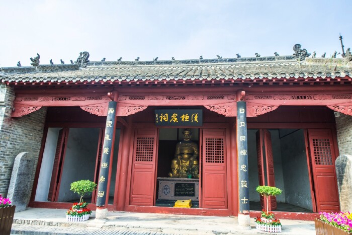 行过张飞庙,便来到了花戏楼-----大关帝庙.