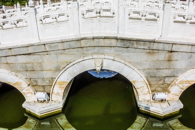 五明桥是五座汉白玉桥,仿自天安门金水桥.