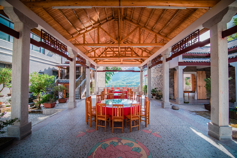 幕阜山居的影子,这影子里有柴米油盐酱醋茶,以及这座度假民宿对你最