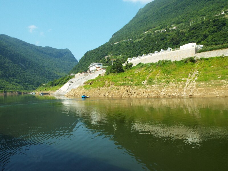 我们在浑水河(也叫汾水河)码头登船的时候,许多人先是急着去船舱里