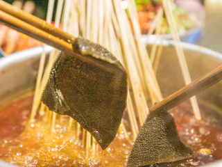 马路边边麻辣烫