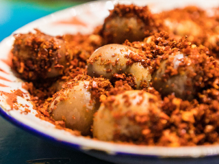 马路边边麻辣烫