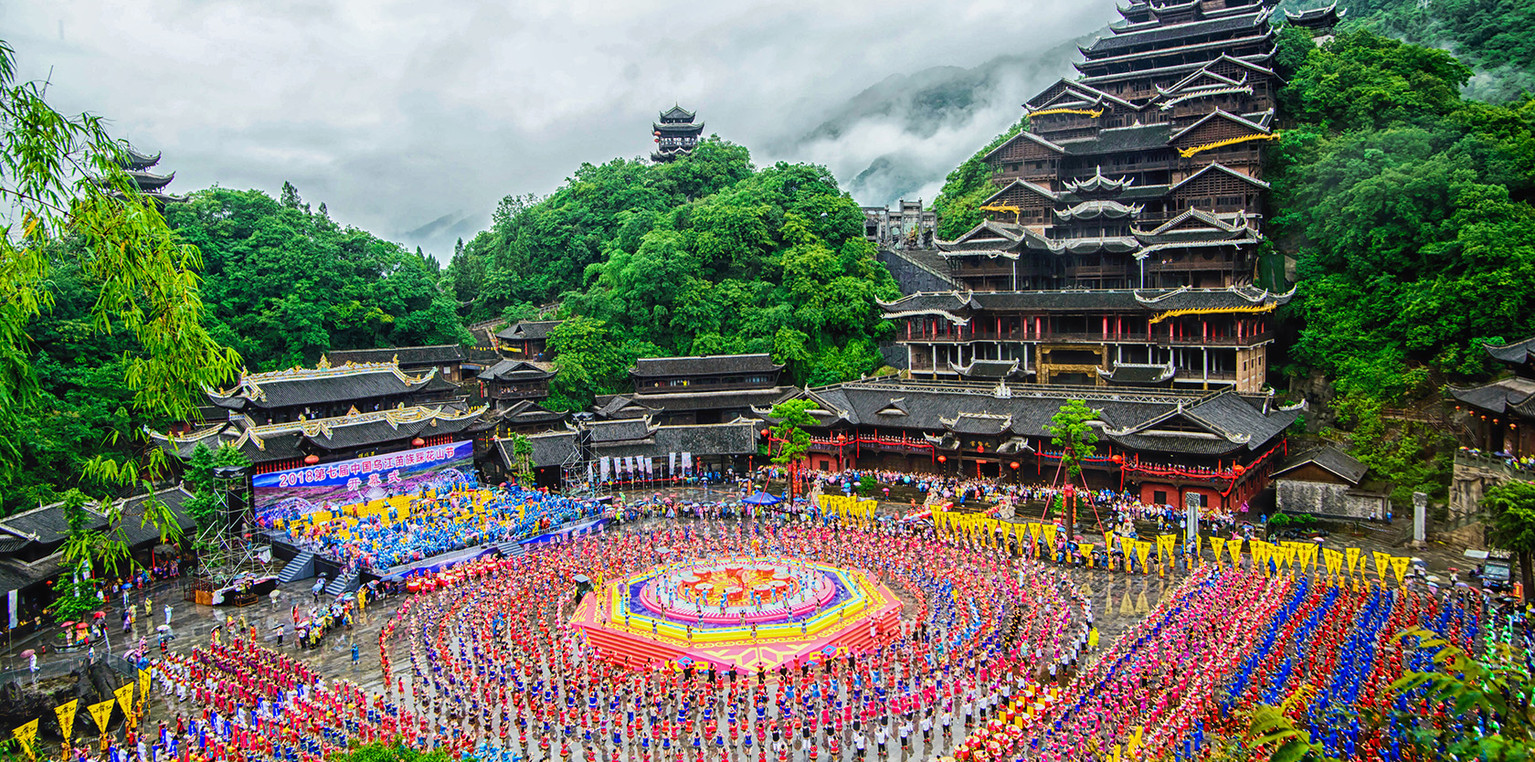 夏蝉初鸣,步入爱情治愈胜地,话不完的纸短情长—蚩尤九黎城