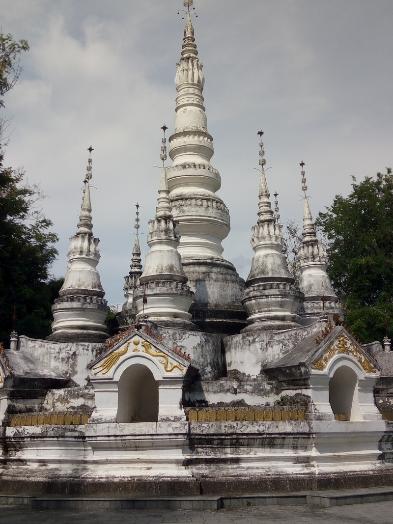 曼听公园的白塔