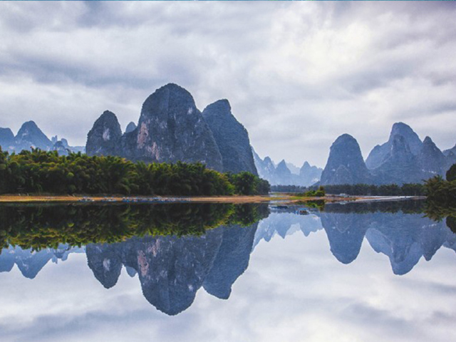     漓江山水精华——【黄布倒影