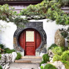 Round doorway in ancient Yu Yuan Garden in Shanghai, China