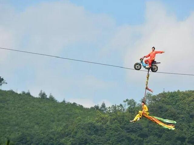 石河一日游 漫步十里奇石河 观赏银龙大瀑布 体