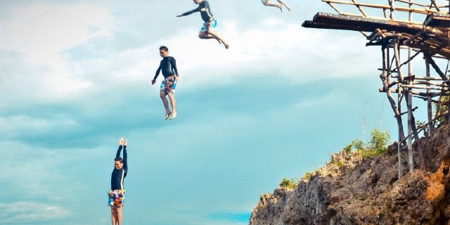 水牛岛快艇拼船跳岛一日游 浮潜+跳崖跳水+菲