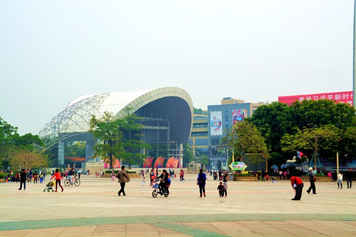 肇庆星湖国际广场是由肇庆市宝星发展有限公司投资开发建设的重点工程