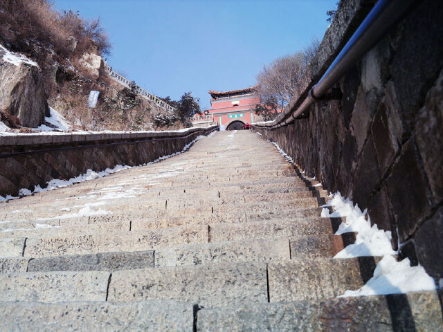  泰安济南曲阜3日游>大明湖畔的夏雨荷在哪里/在登泰山,登高望远,在游