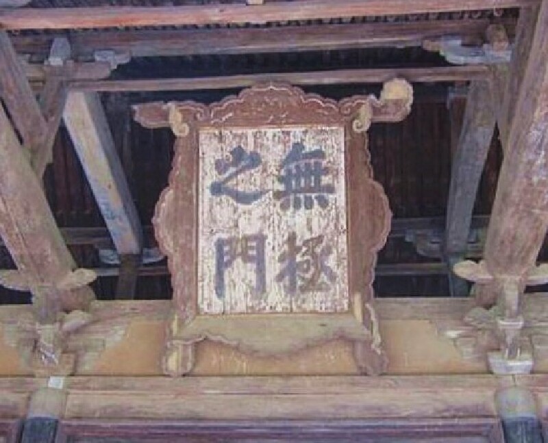 走进无极门,便来到无极殿(亦称"三清殿")