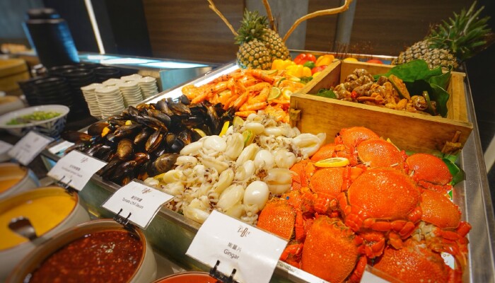 面积宽敞,装修低奢,餐品种类繁多,精致美味,国际标准品质的海鲜盛宴档