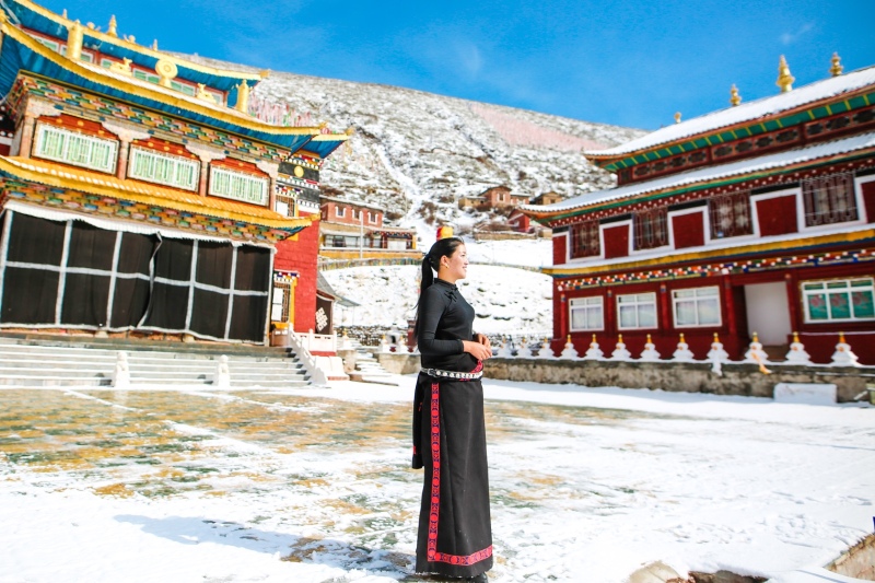 【俄米曲河谷观景台】俄米曲有一个美丽的传说:当年木雅公主喜欢在