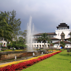 Ge-dung Sate in Bandung