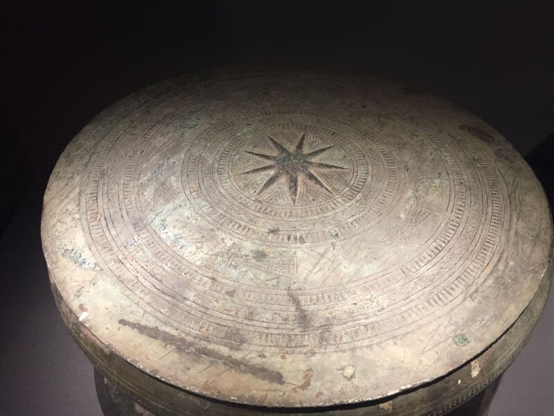 另外,严重怀疑,中国龙图腾的源头是恐龙,不然怎么解释上图为嘛几乎