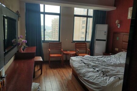 【九江龙门大酒店】地址:学府二路与南山路交叉路口(九江科技中专对面