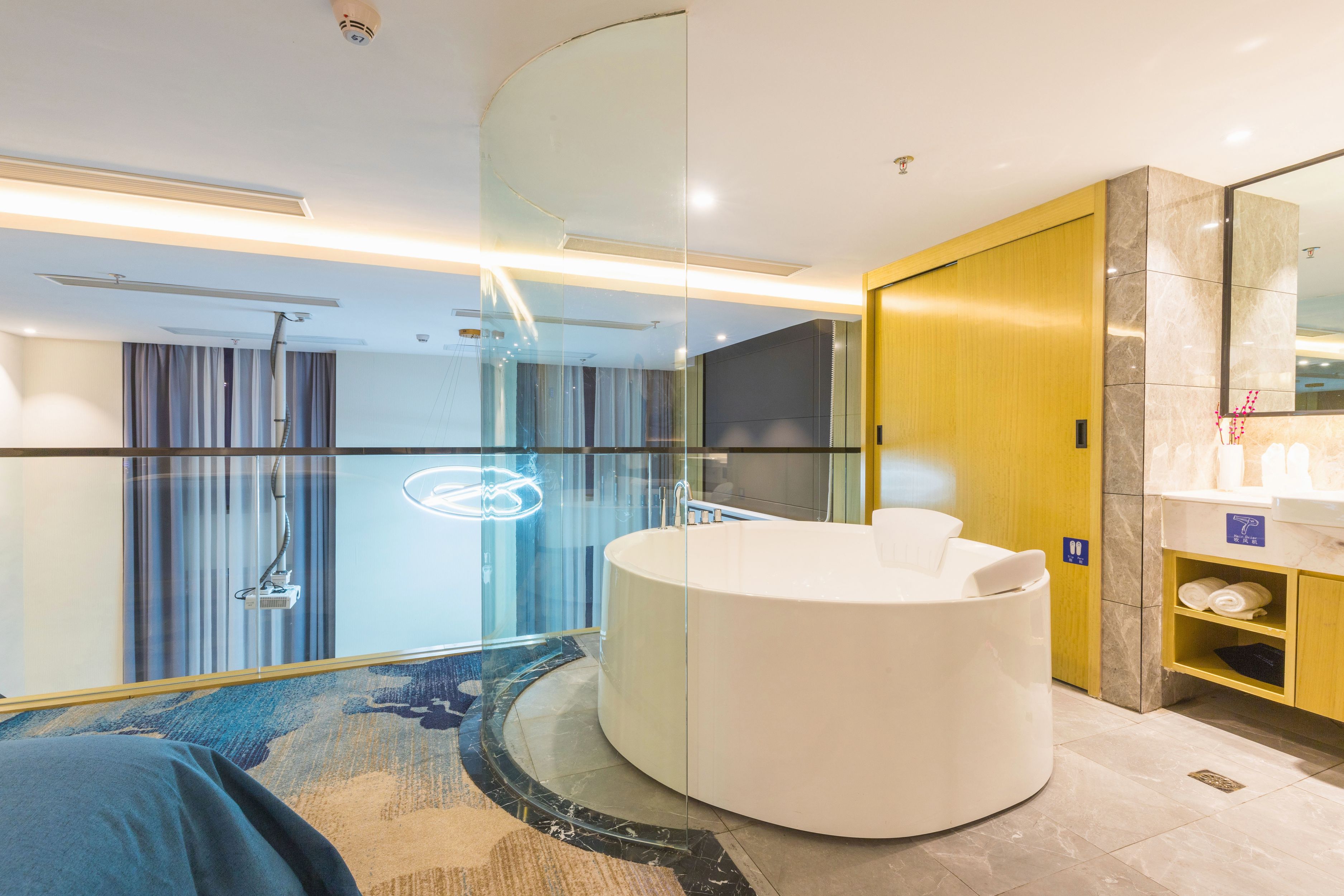 鹊桥酒店-赣州w·唯品酒店预订-赣州w·唯品酒店价格,点评,电话,地址