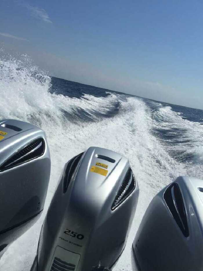 护照 泰铢 防晒霜 相机