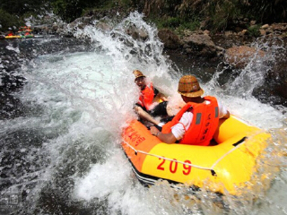 藏龙百瀑皮筏漂流