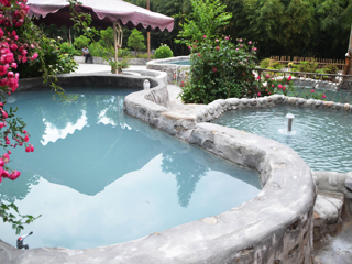 海螺沟木林森村温泉酒店温泉