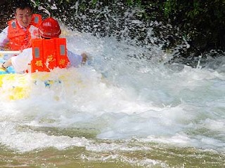 榴花洞漂流
