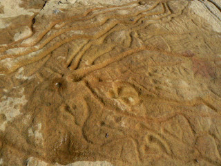 克尔碱岩画和水系图