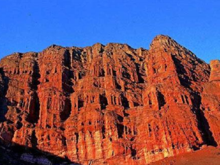 康家石门子岩雕刻画