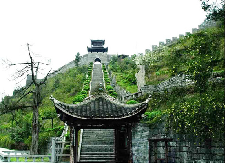 亭子关,下至湘西古丈的喜鹊营,大部分在凤凰县境 贯穿而过,沿途有亭子