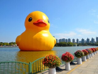 大黄鸭奇幻漂流海口站