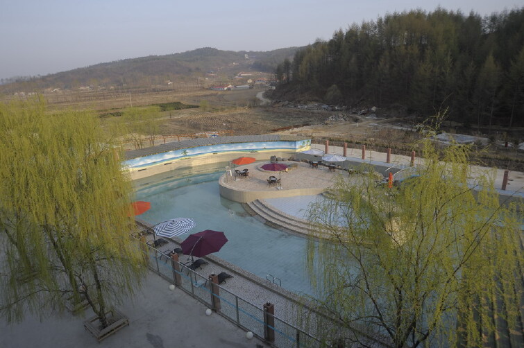 丹东沐龙山温泉是一家集度假客房,各式餐饮,森林露天温泉,高端会议