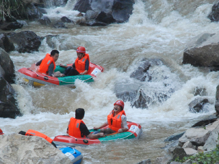 腾龙溪漂流