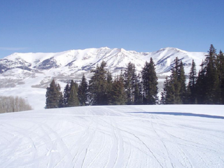 新疆南山蓝天滑雪场