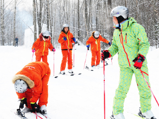 长白山原生态戏冬游乐景区