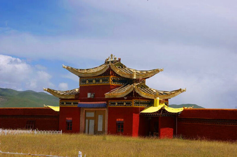 格萨尔王狮龙宫殿