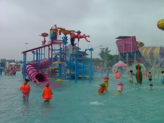 悦兮半岛水上乐园