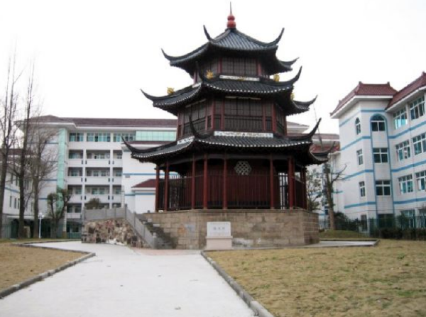 简介:魁星阁                                          位于安义县