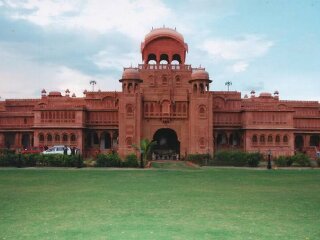 拉克米尼瓦斯王宫