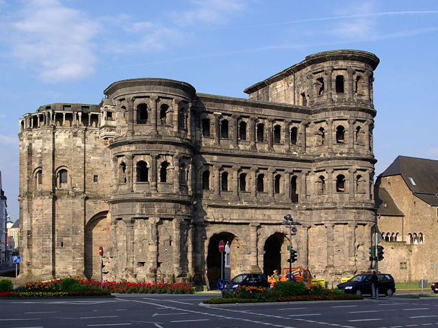 卢森堡 前往德国最古老小镇特里尔——马克思故居.