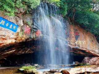 泸西县阿庐古洞风景区