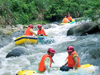 大围山峡谷漂流